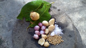 Bumbu : ketumbar, garam, bawang merah, bawang putih, kemiri, daun salam, laos. 